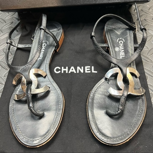 Chanel | Logo sandals - Picture 1 of 13